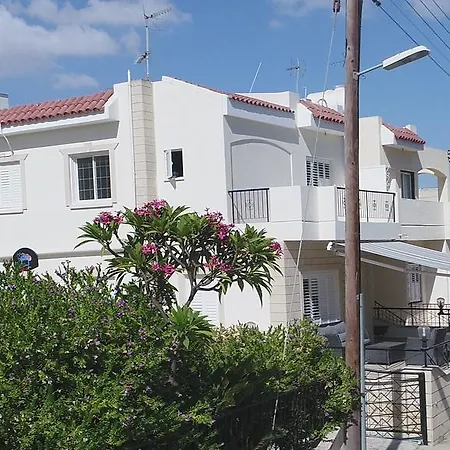 Bobby's Beach House Casa de Férias Larnaca